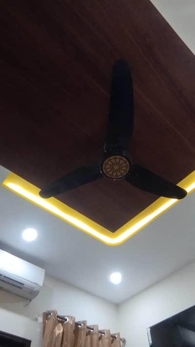 Ceilling Fan in Black Colour