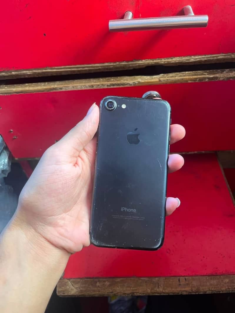 Apple iPhone 7 3
