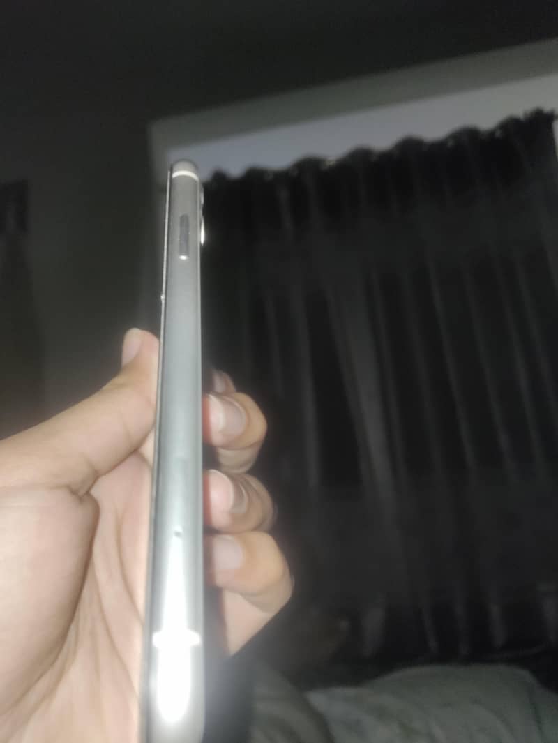 Apple iPhone 11 4