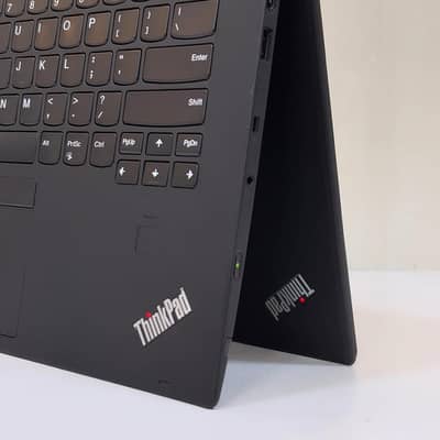 Lenovo thinkpad i7 7th 16gb ram 256gb nvme 2k touch display
