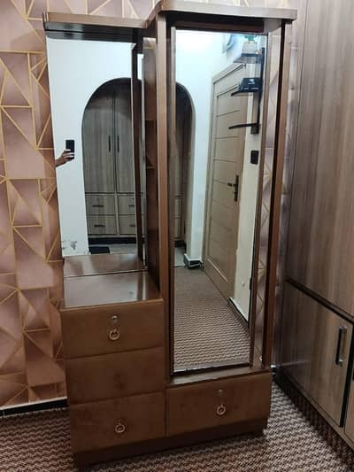 Dressing Table/ 4 storage drawers/ 2 Mirrors/360 degree Rotation