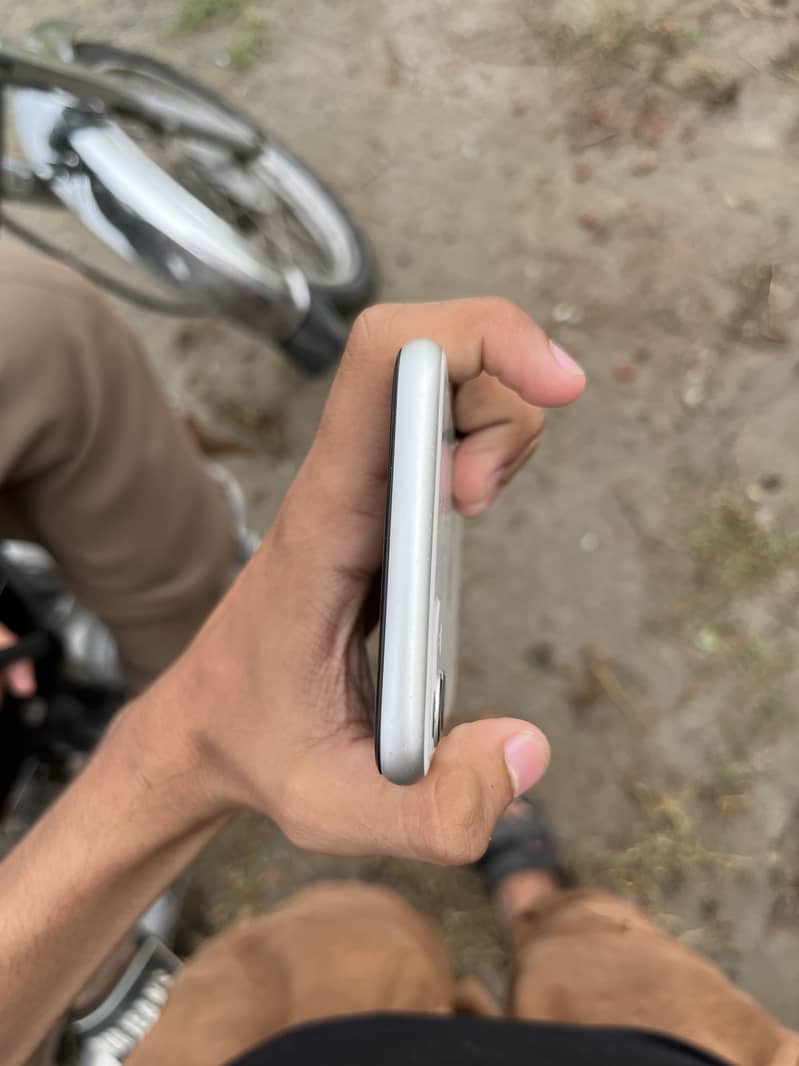 Apple iPhone 11 2