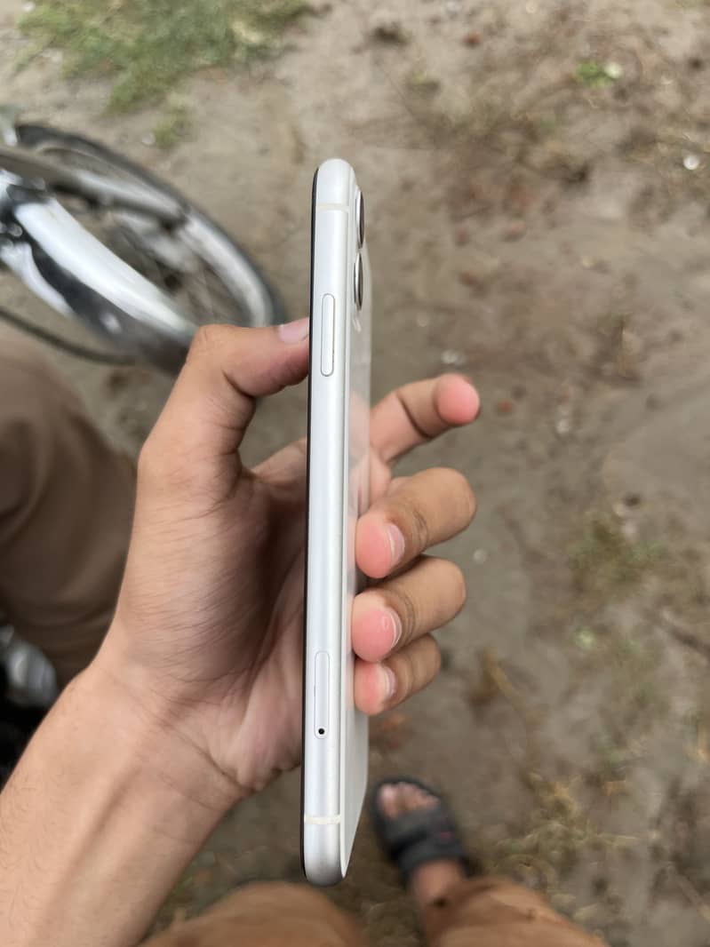 Apple iPhone 11 3