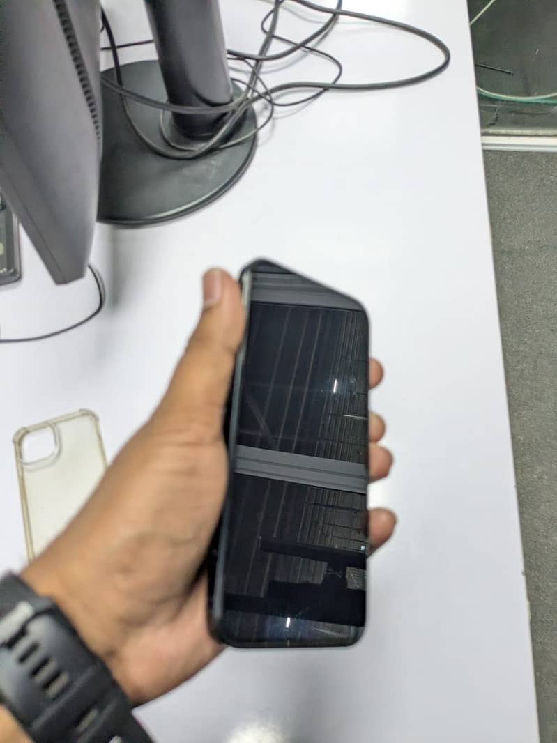 Apple iPhone 13 0