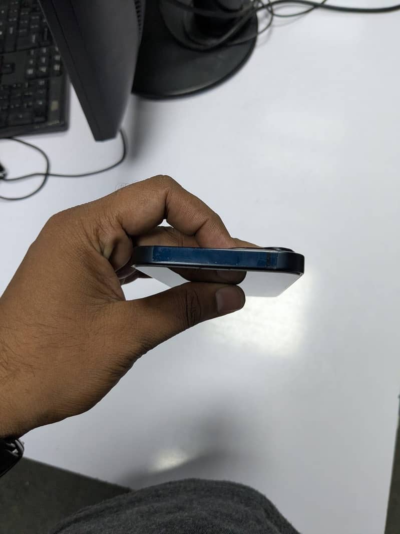 Apple iPhone 13 2
