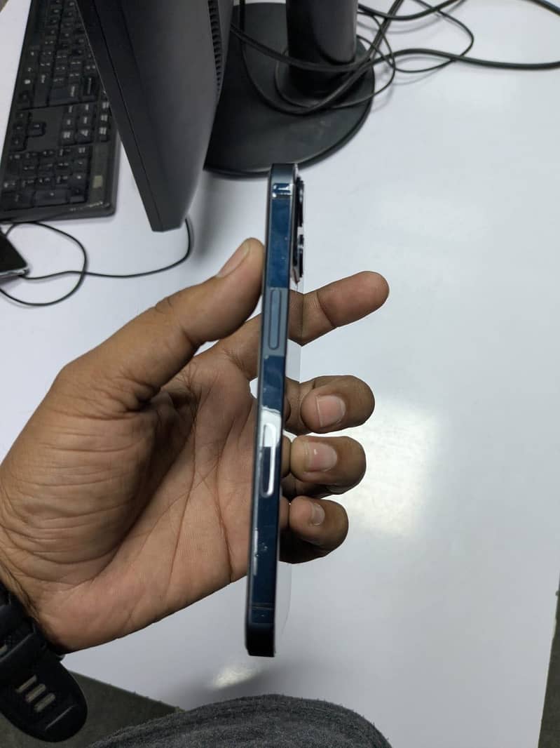 Apple iPhone 13 3