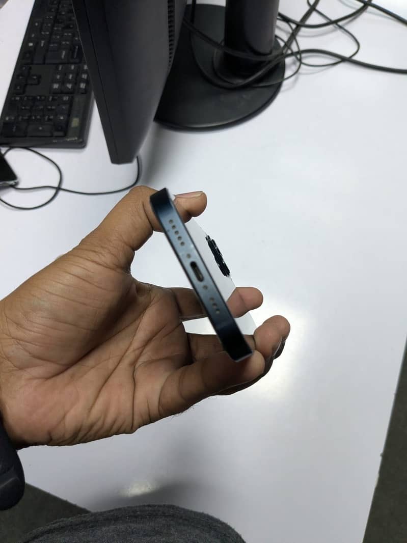 Apple iPhone 13 4