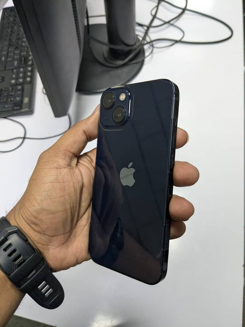 Apple iPhone 13 5