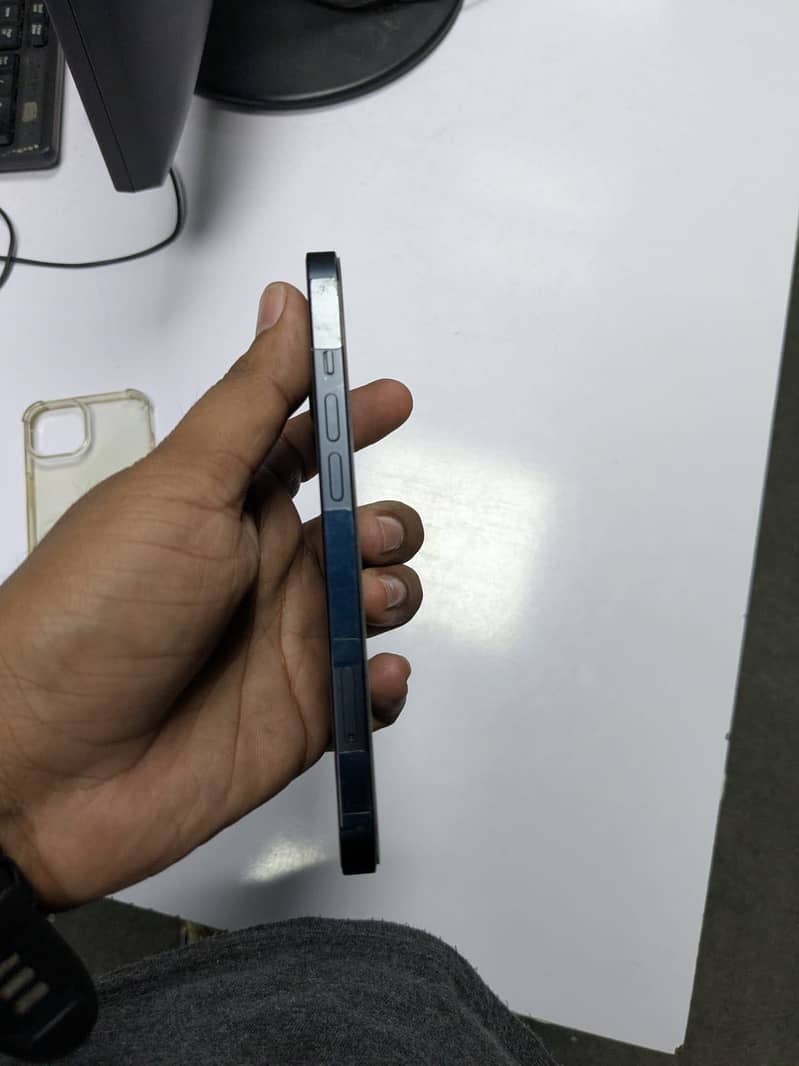 Apple iPhone 13 6