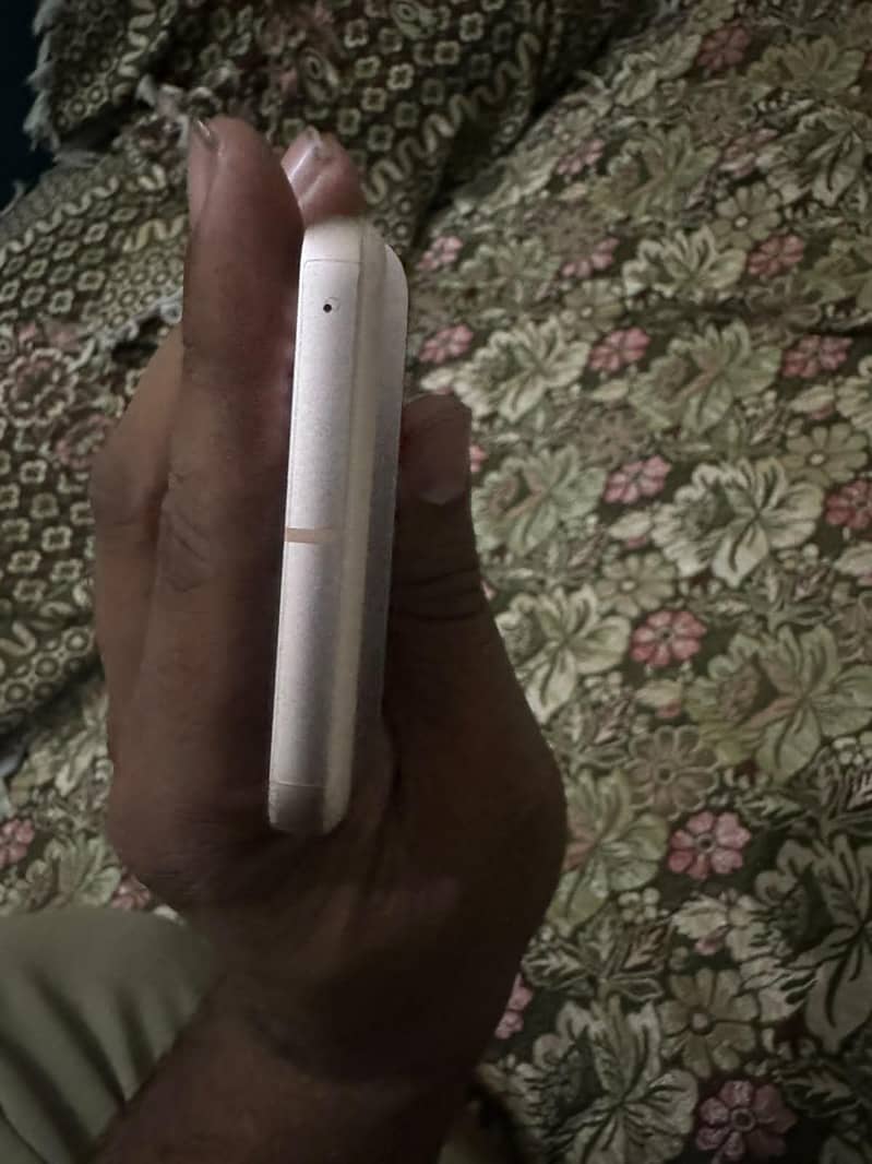 Google Pixel 8 4