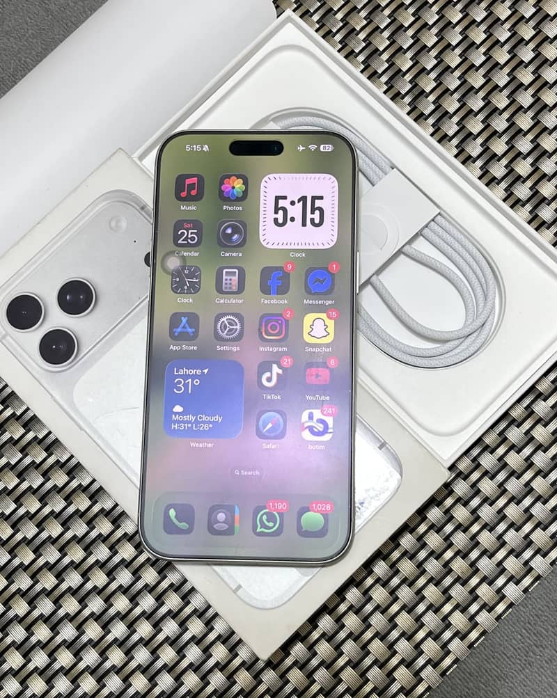 Apple iPhone 17 Pro Max 4