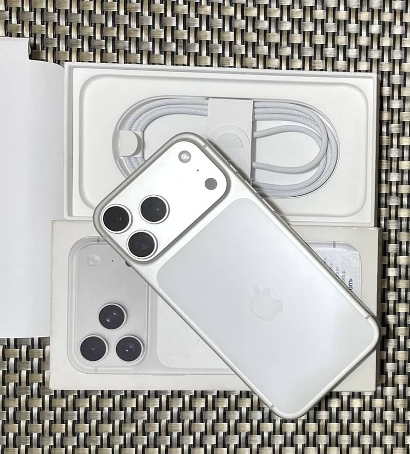 Apple iPhone 17 Pro Max 2