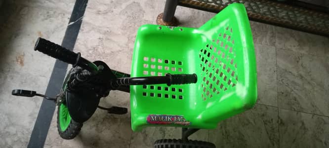 kids cycle good in condition