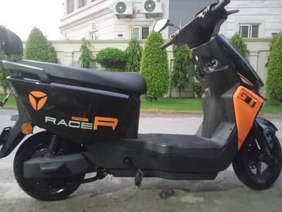 Almost brandnew condition ,  only 2300 km with one year plus Warranty