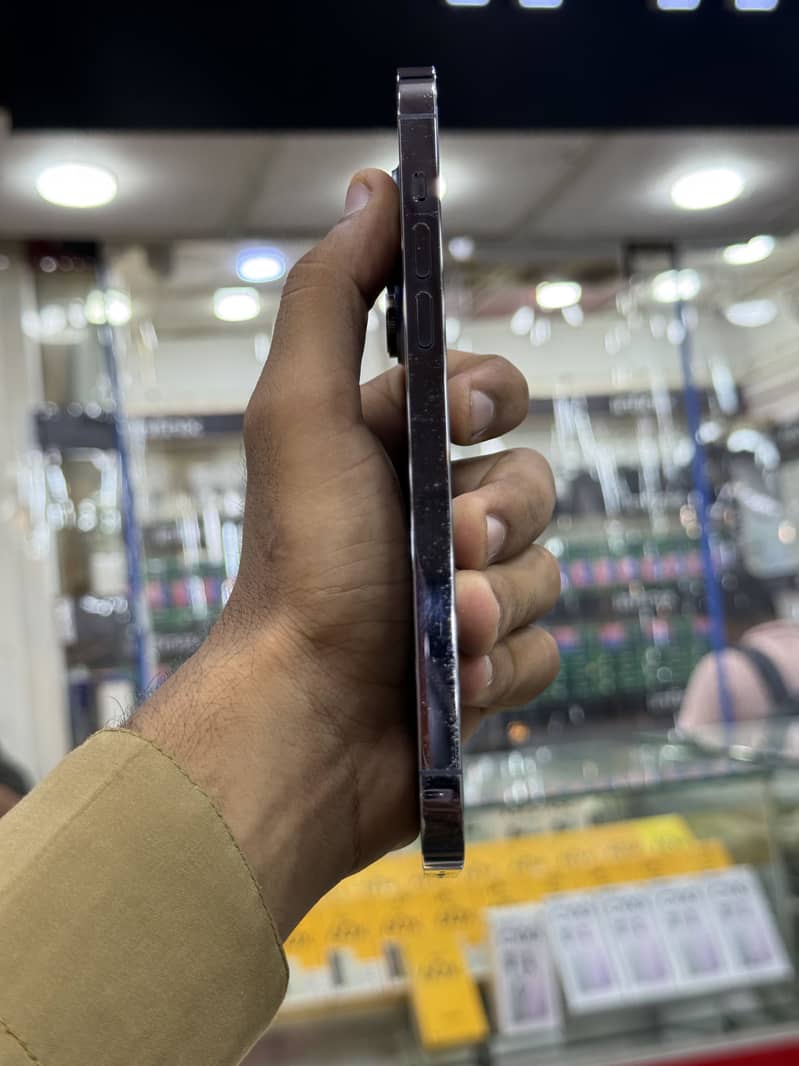 iPhone 14 Pro Max 4