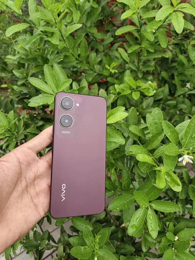 Vivo Y18 total original 10by10 box charger Sath ha . 4+4:::::128