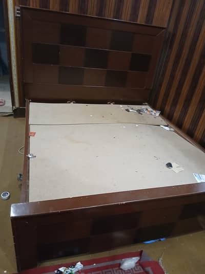 bed for sail used hai par Saaf condation main hai