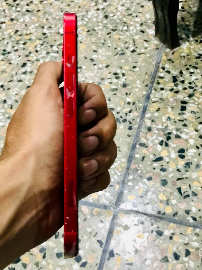 Apple iPhone 13 2