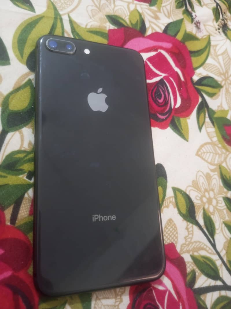 Apple iPhone 8 Plus 3