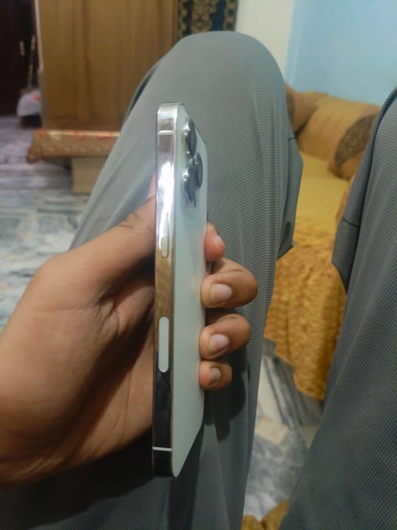 Iphone 13pro 4