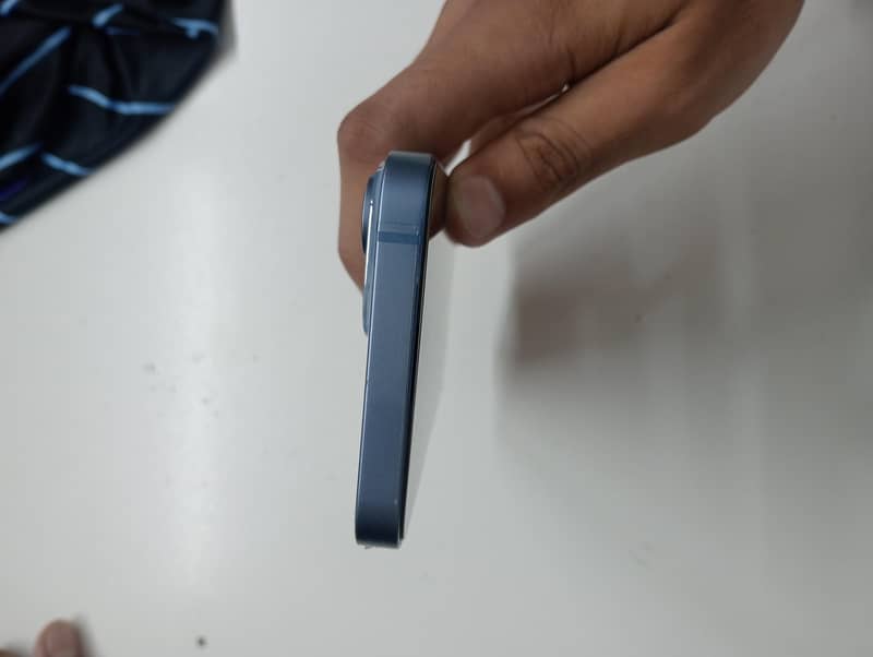 Apple iPhone 14 3