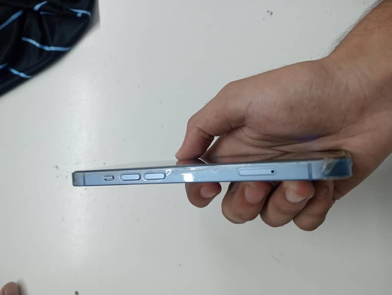 Apple iPhone 14 4