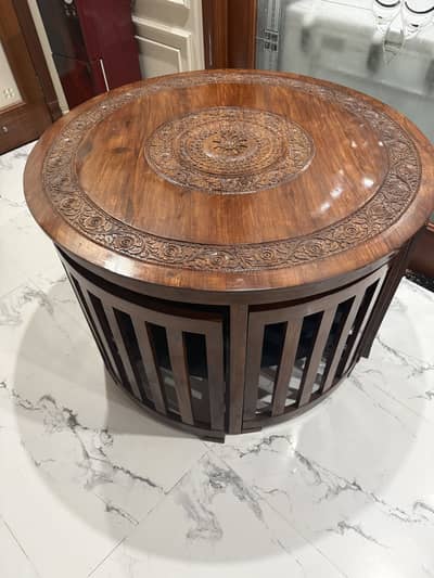COMPACT DINING TABLE FOR SIX