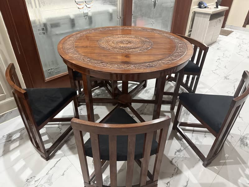COMPACT DINING TABLE FOR SIX 1