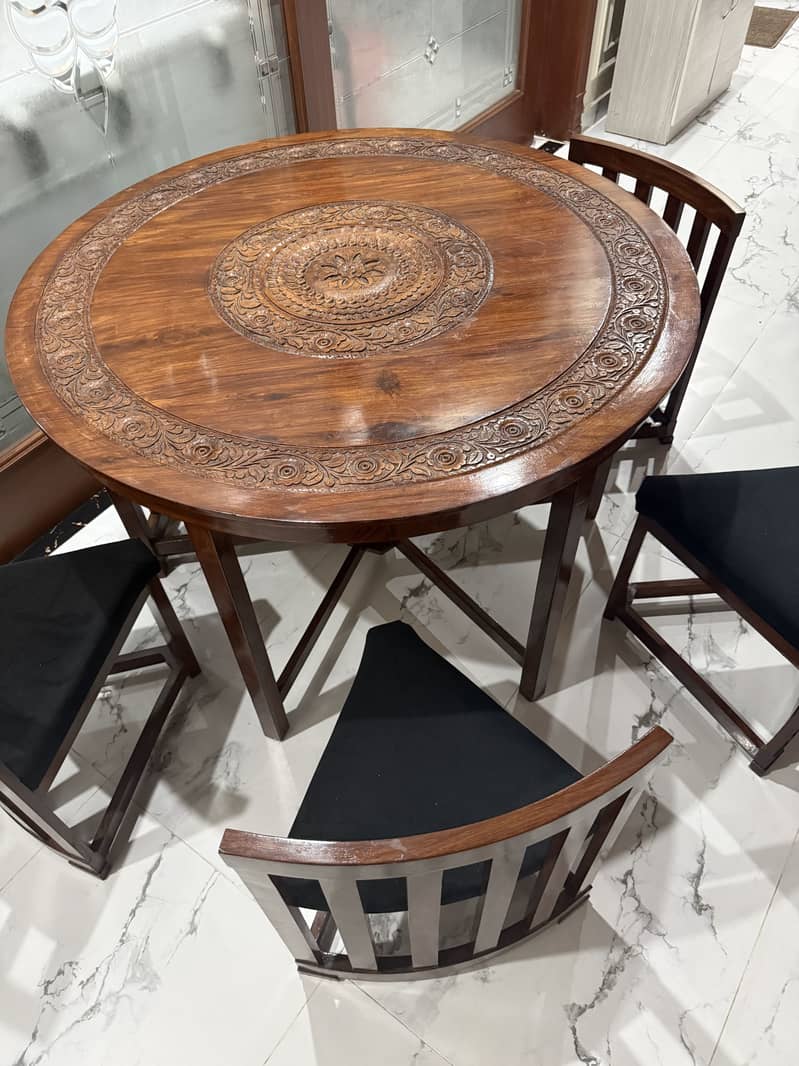 COMPACT DINING TABLE FOR SIX 2