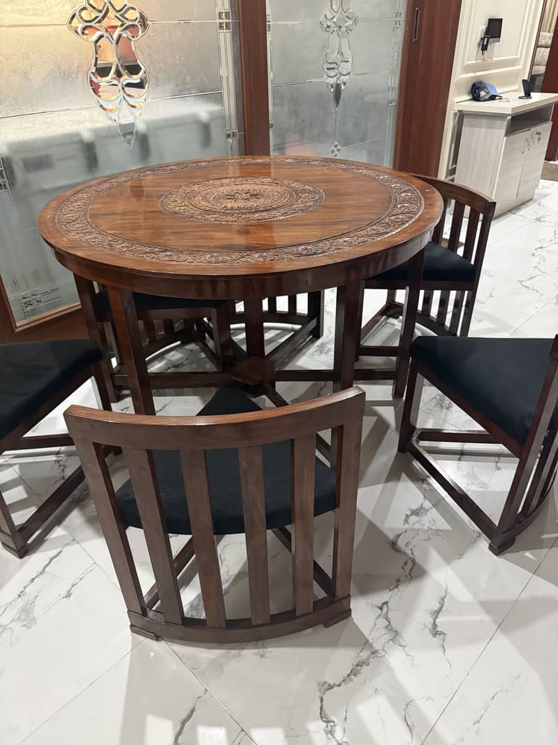 COMPACT DINING TABLE FOR SIX 3