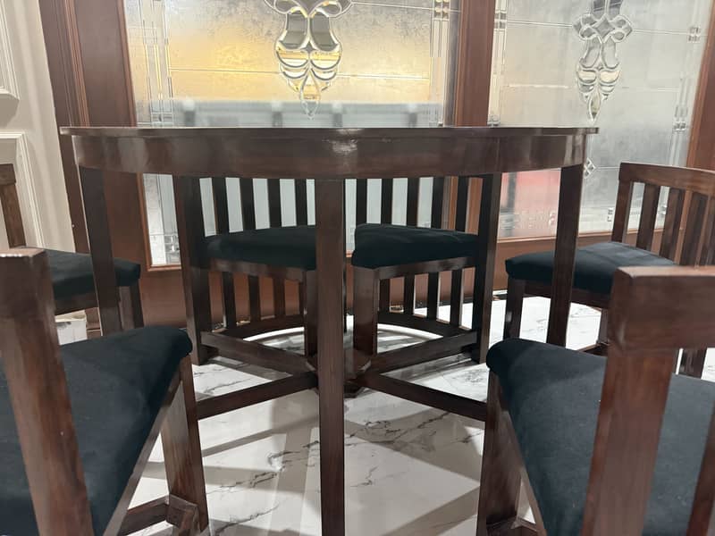 COMPACT DINING TABLE FOR SIX 4