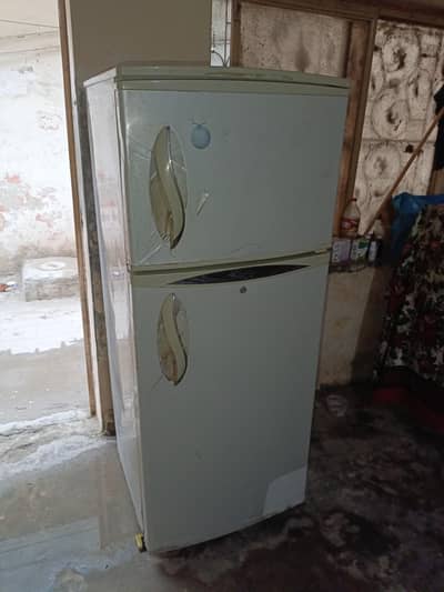 Waves compay refrigerator for sale used but Ok cooling and condition