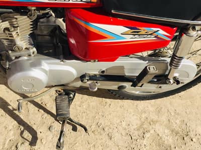2016 model Honda 125 all ok documents clear contact no03360775050
