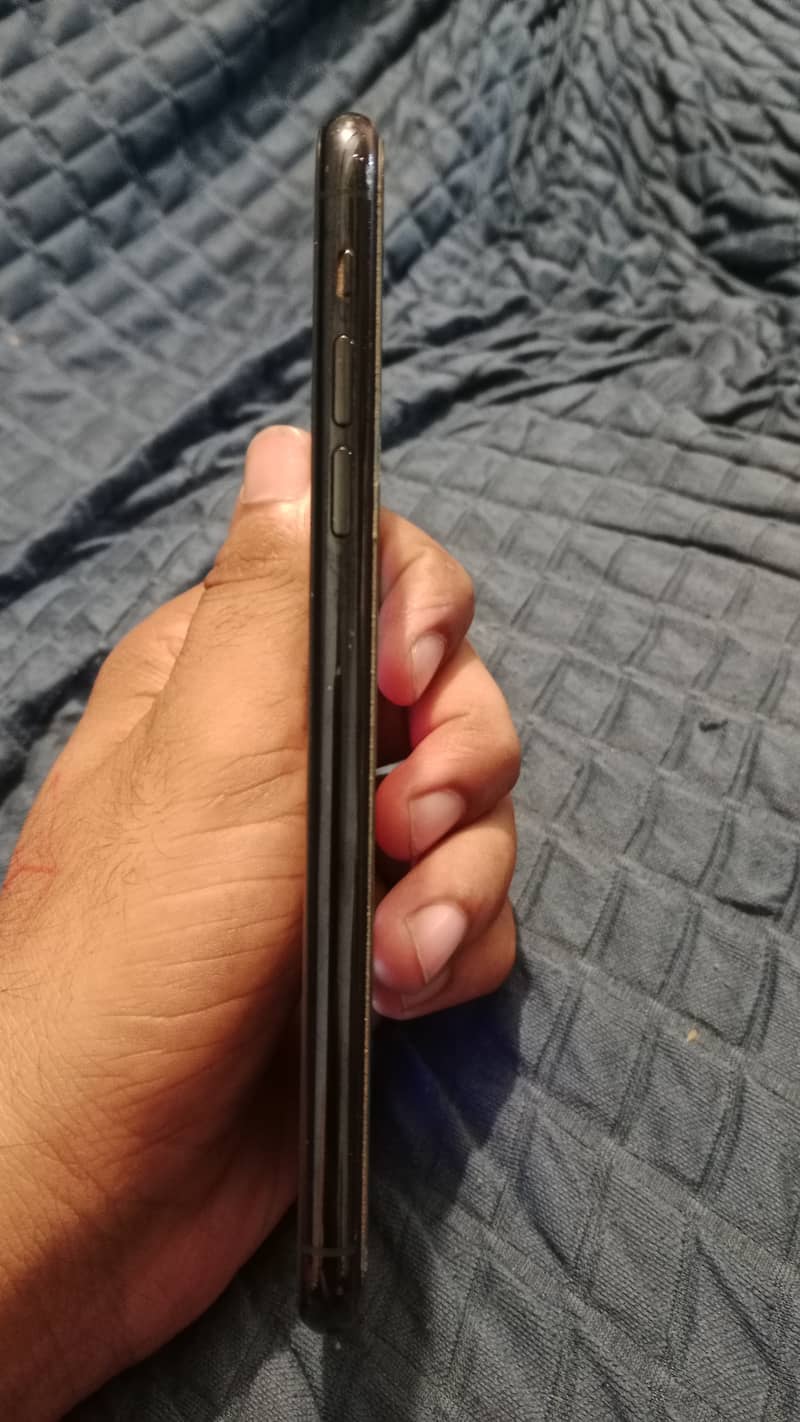 Apple iPhone 11 Pro Max 3