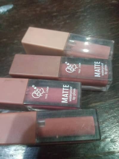 set of 4 matte lip gloss | in a good condition| used once just |