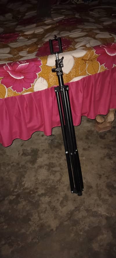 Portable Aluminium Tripod Stand With Mobile Holder