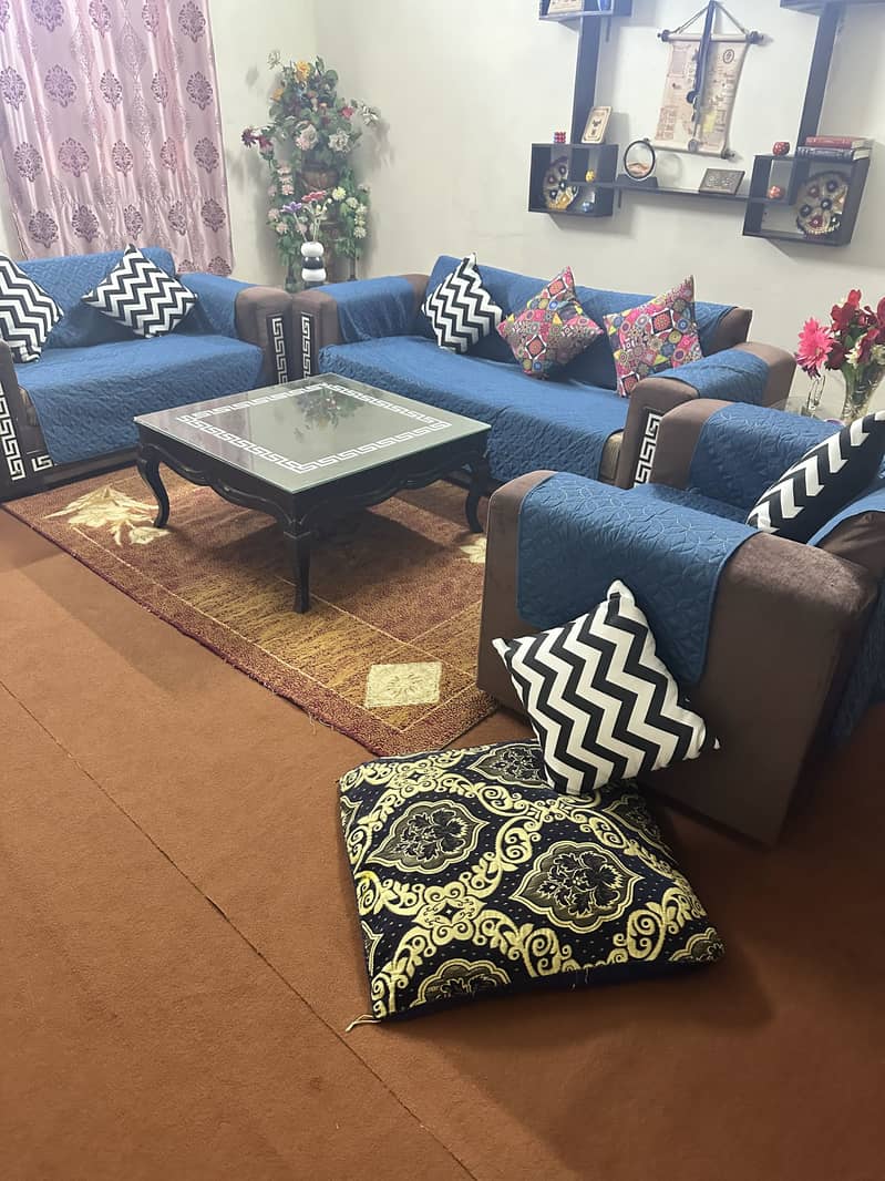 Beautiful Sofa Set 0