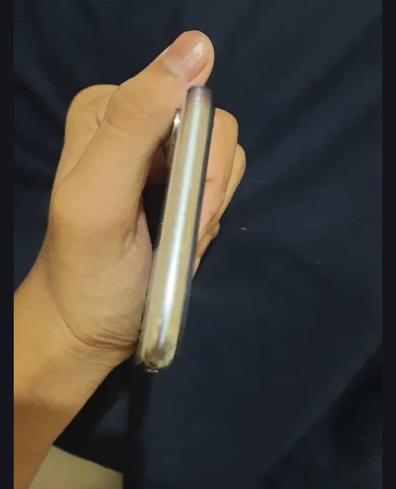 Apple iPhone X 4