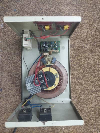 voltage stabilizer  servo motor
