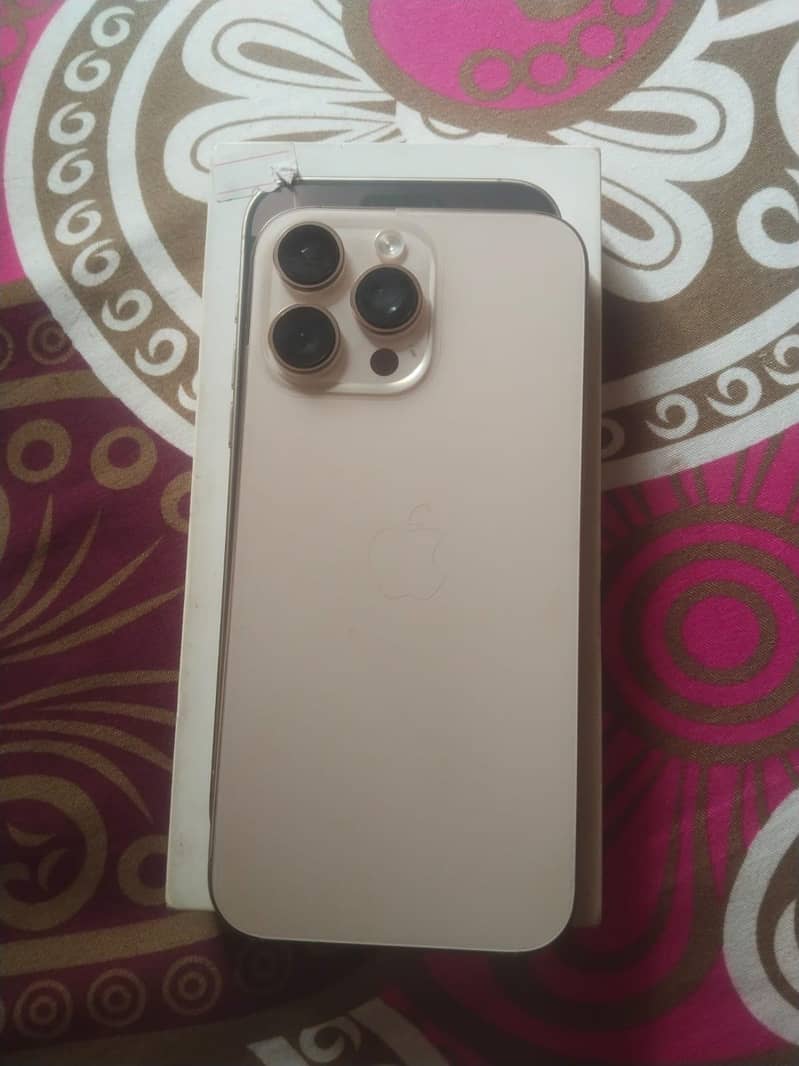 Apple iPhone 16 Pro Max 0