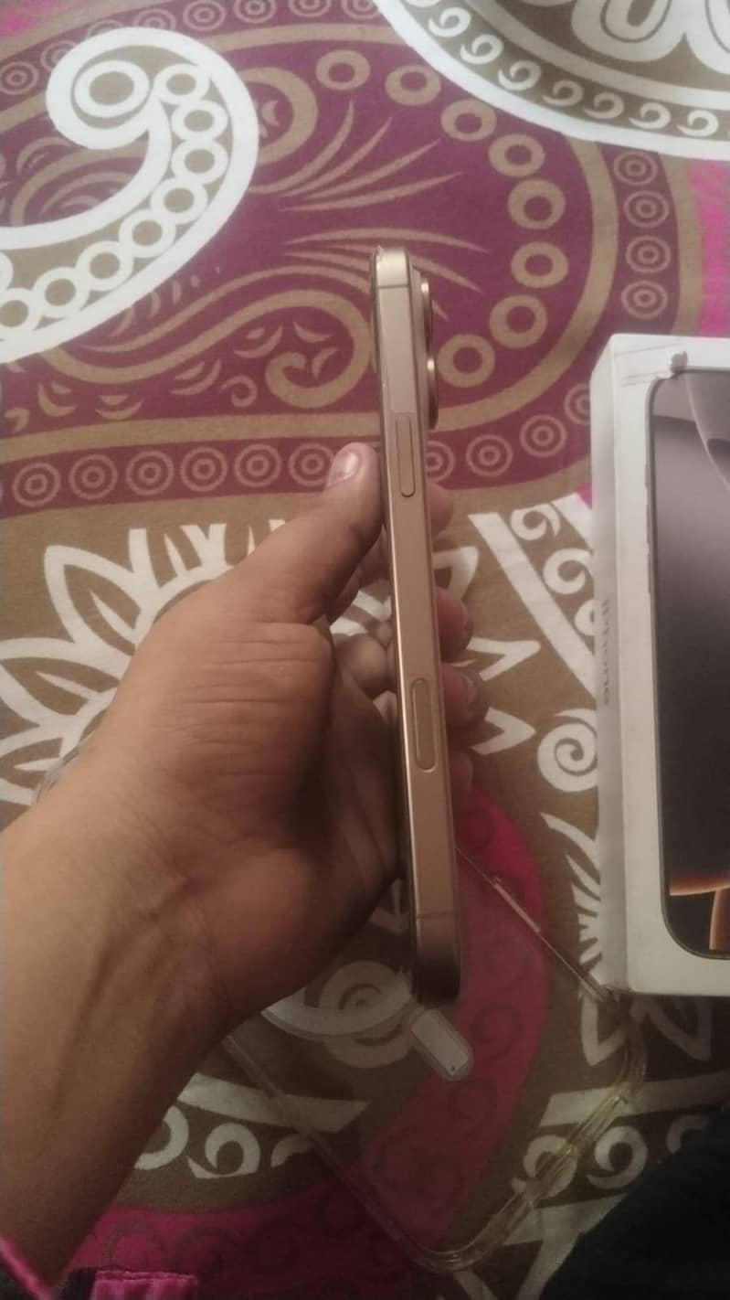 Apple iPhone 16 Pro Max 6