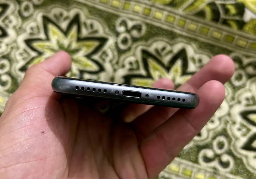 Apple iPhone 8 3