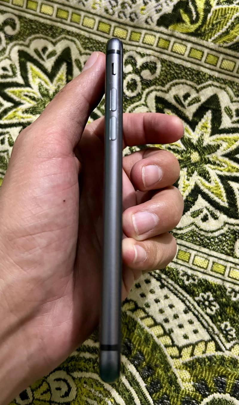 Apple iPhone 8 6
