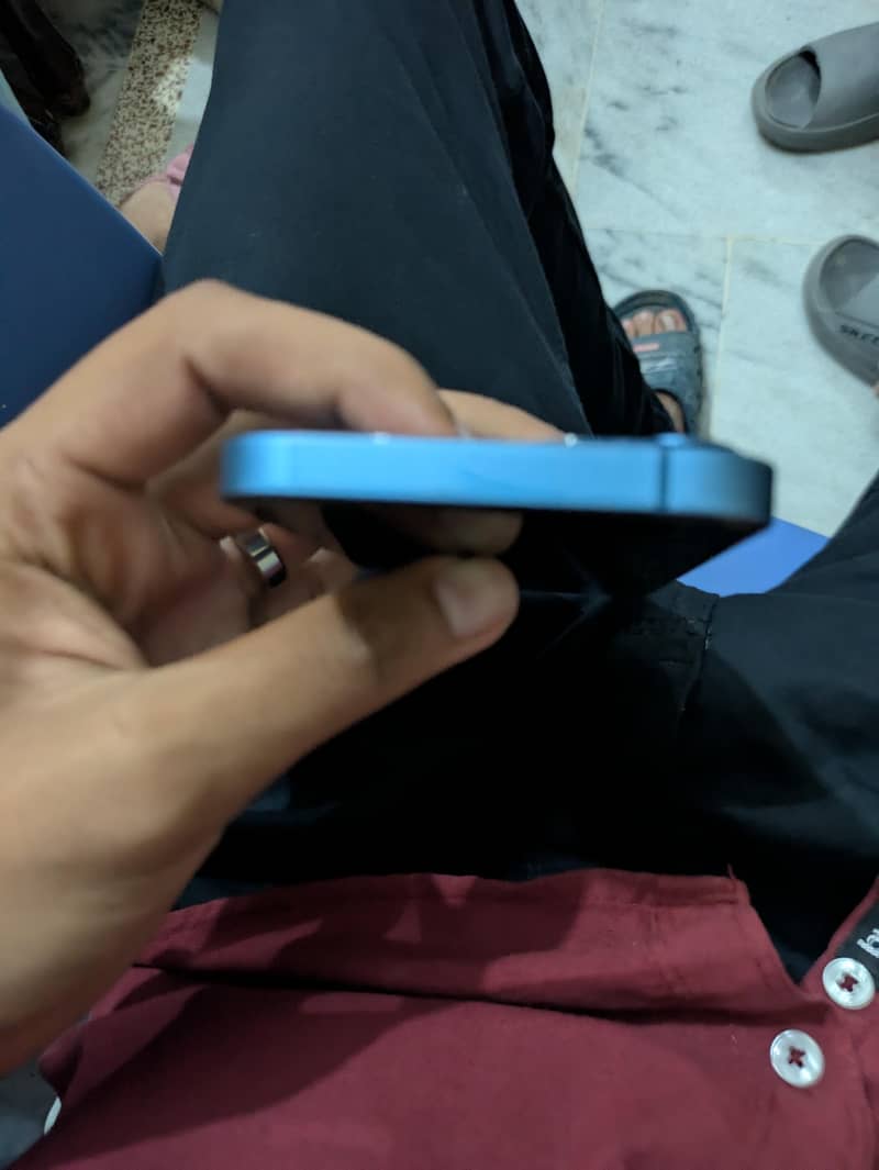 Apple iPhone 13 2