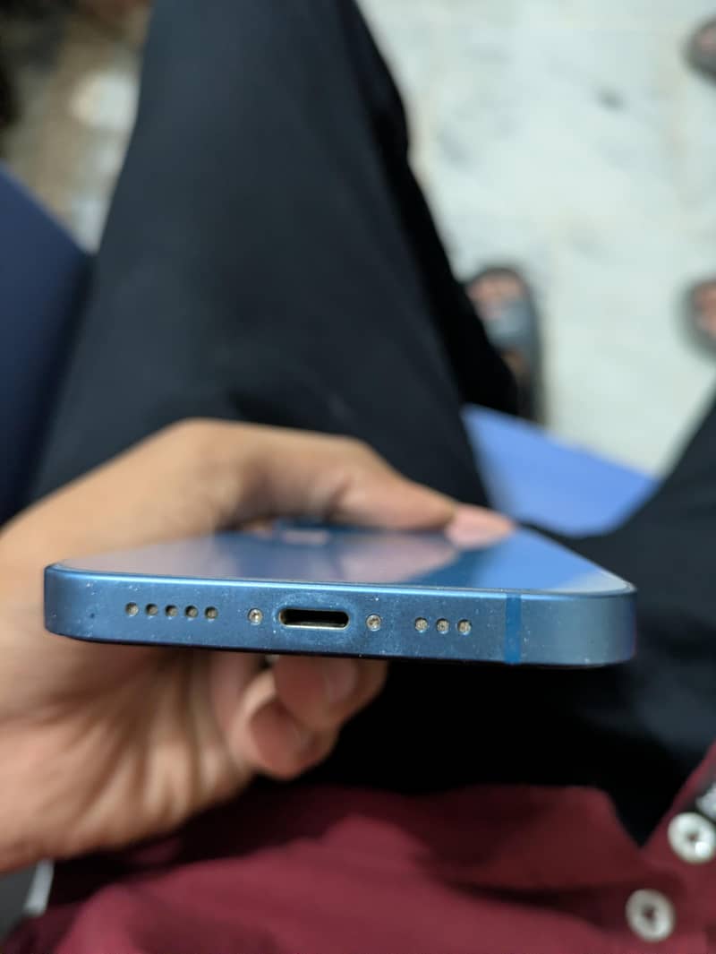 Apple iPhone 13 4