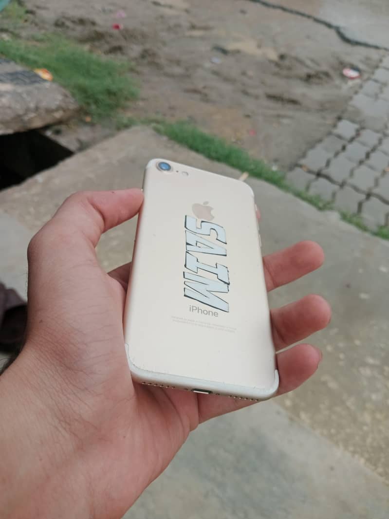 Apple iPhone 7 2