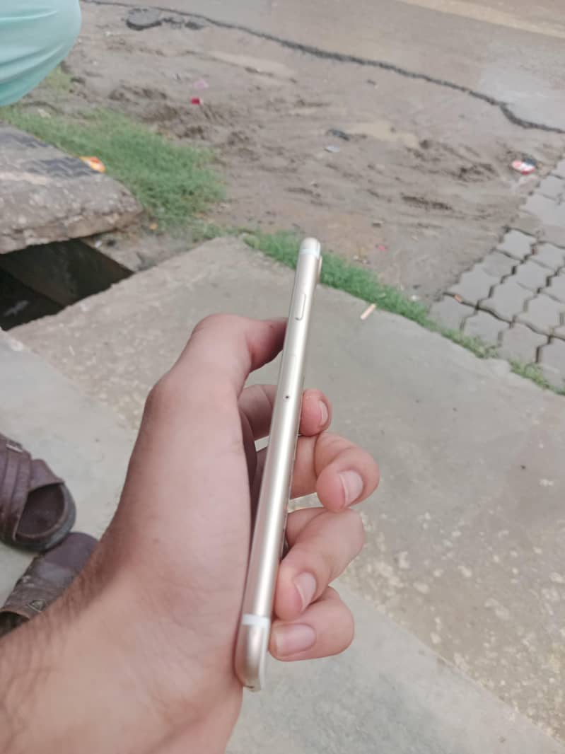 Apple iPhone 7 4