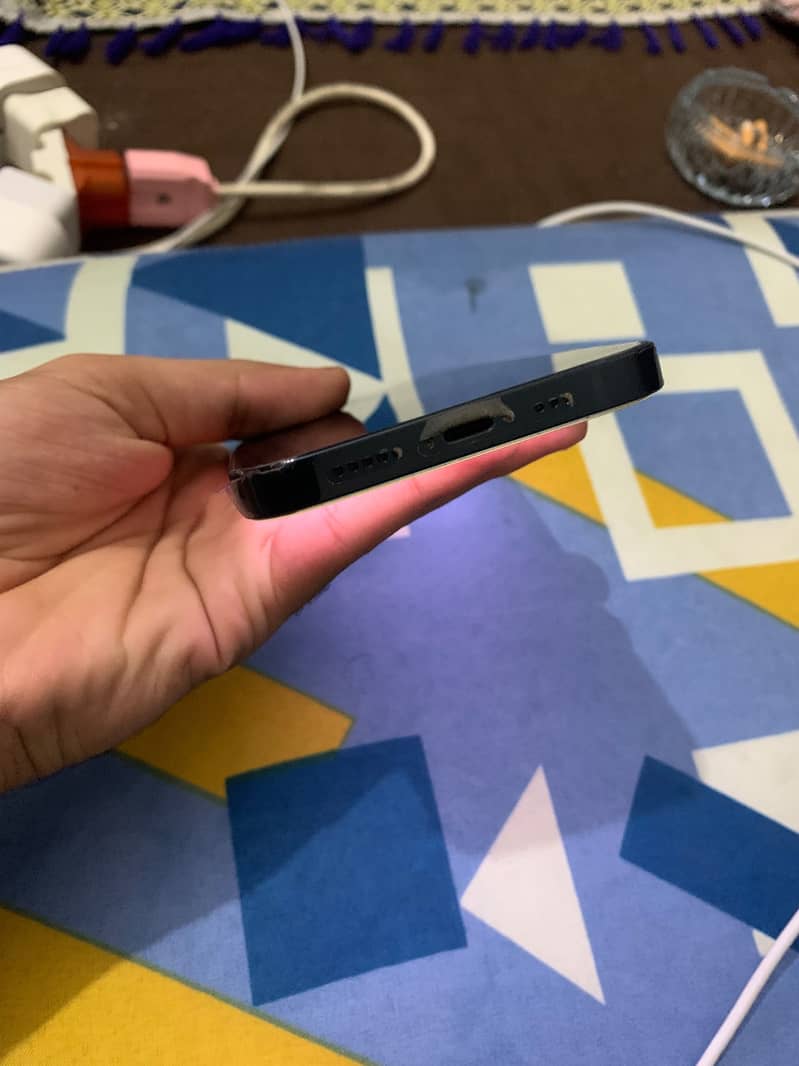 Apple iPhone 13 2