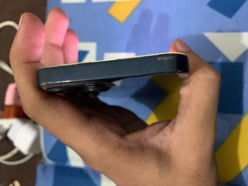 Apple iPhone 13 4