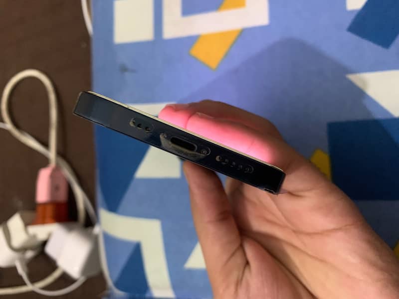 Apple iPhone 13 5